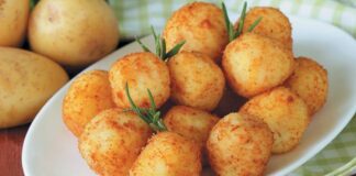 Картопляні кульки з сиром: рецепт пікантної закуски на святковий та повсякденний стіл - today.ua