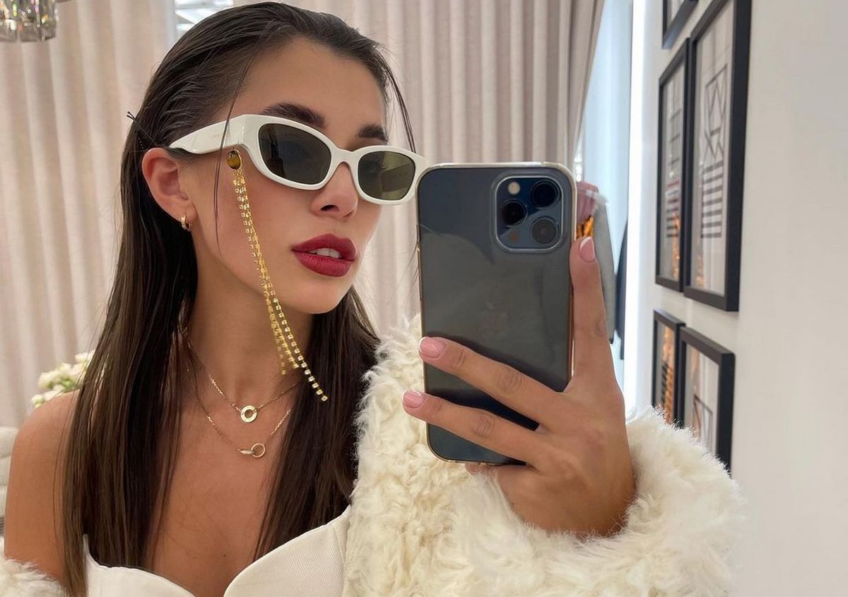 Украинская Моника Беллуччи: Анна Неплях в облегающем платье с вырезом на груди и разрезом до бедра произвела фурор в Париже - today.ua