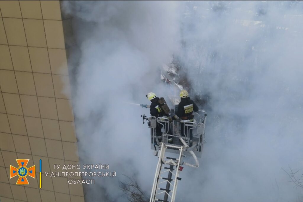 Пожежа в центральному офісі АТБ: у центрі Дніпра вигоріло 7 поверхів офісної дев'ятиповерхівки