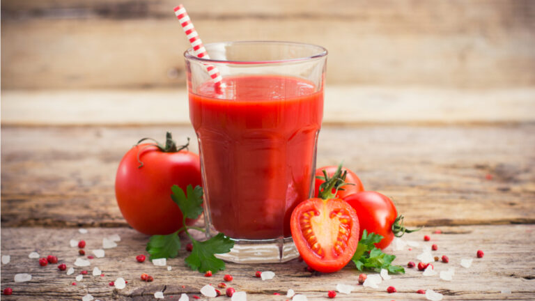 Назван овощной сок, который снижает сахар в крови: пить перед едой - today.ua