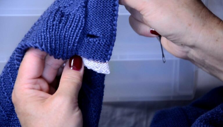 Как стирать зимний свитер в машинке, чтобы не растянуть и не испортить вещь - today.ua