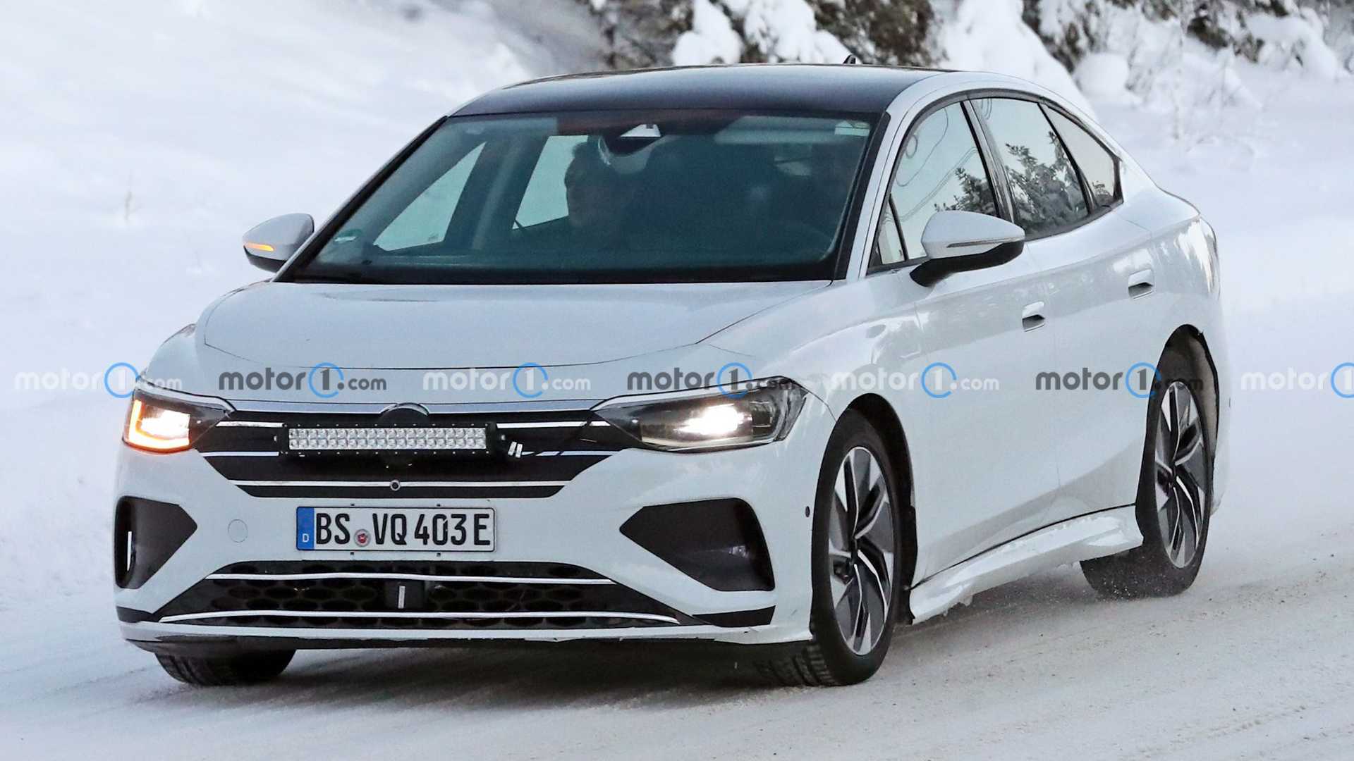 Volkswagen тестує новий седан