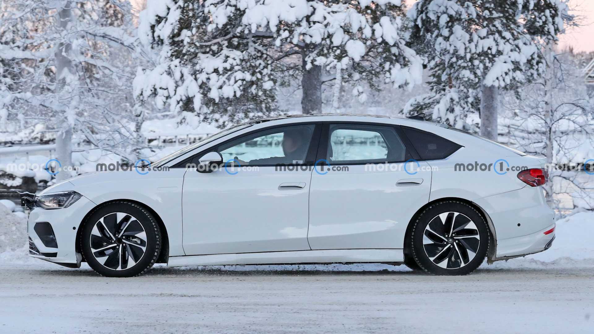 Volkswagen тестує новий седан 