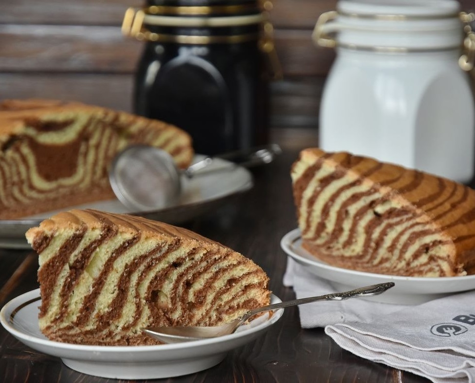 Пиріг “Зебра“ без пшеничного борошна: рецепт смачної та корисної випічки для всієї родини