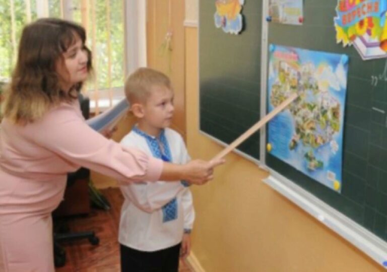 В Украине назвали дату, когда зарплаты учителям повысят до 15 тысяч гривен в месяц - today.ua
