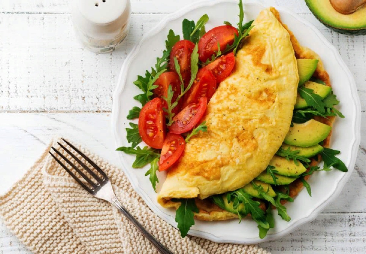 Омлет по-швейцарски: секреты приготовления ресторанного блюда с разными начинками - today.ua