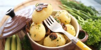 Як швидко зварити картоплю в мікрохвильовій печі: секретний спосіб, який знають тільки досвідчені кухарі - today.ua