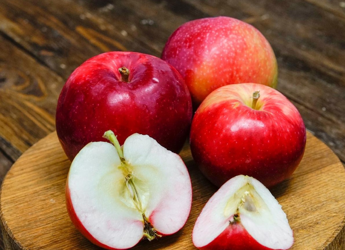 Яблоки разрушают зубную эмаль и содержат яд цианид: сколько фруктов можно съедать в день без вреда для здоровья