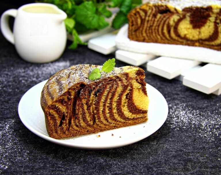 Пирог “Зебра“ без пшеничной муки: рецепт вкусной и полезной выпечки для всей семьи - today.ua
