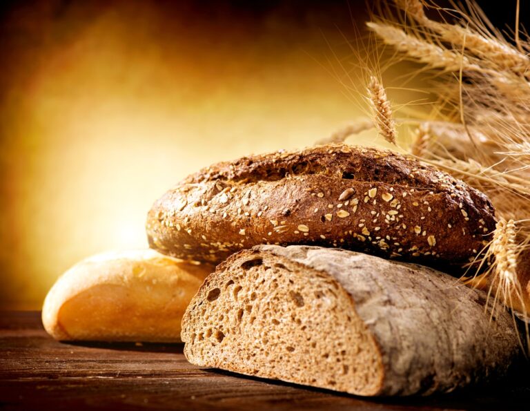 В Украине подорожал хлеб: цены выросли на все сорта стратегического продукта, но зерно продолжают вывозить за рубеж - today.ua