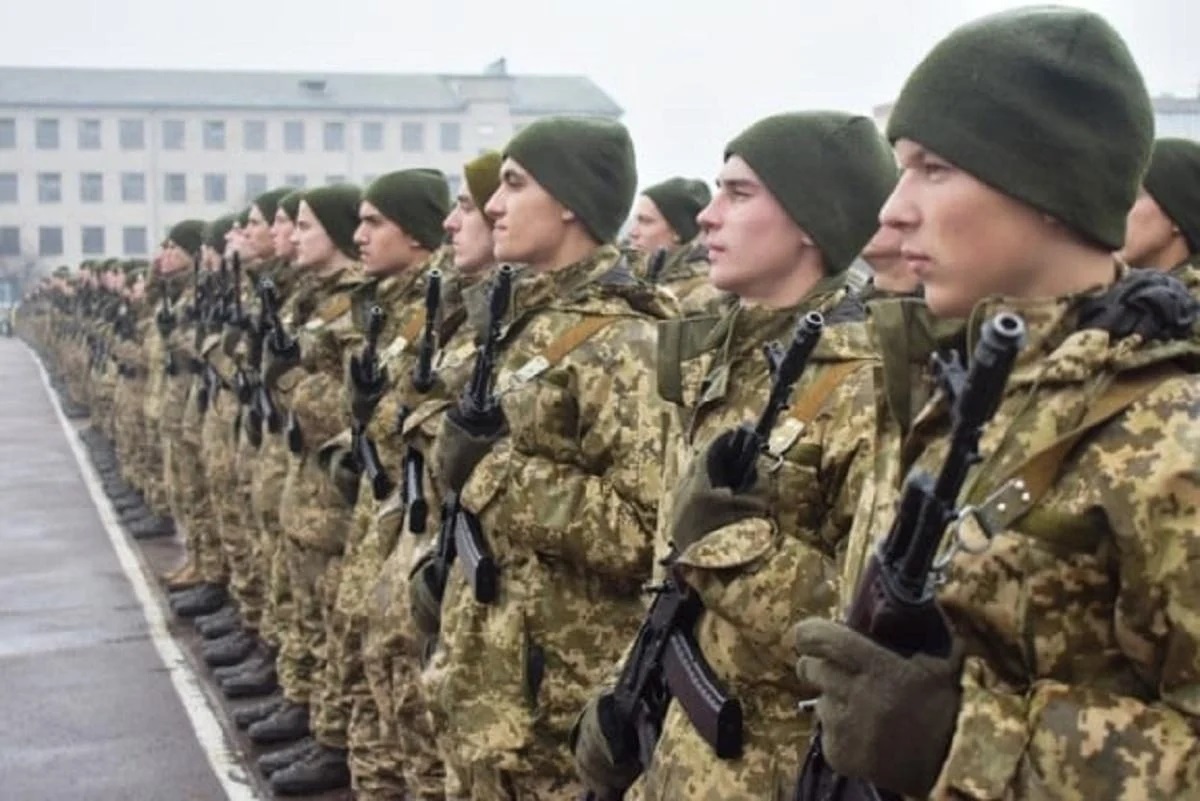 Стало известно, когда в Украине отменят призыв на срочную военную службу