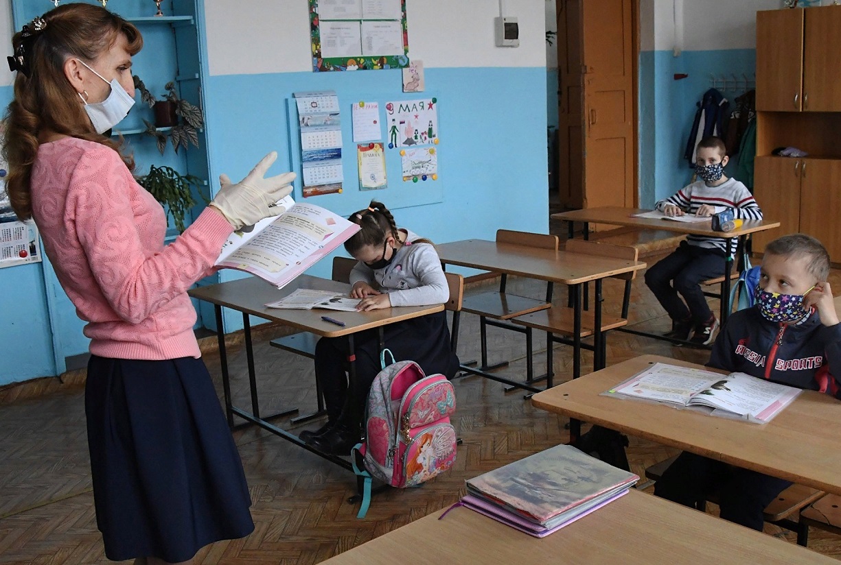 В Україні назвали дату, коли зарплати вчителям підвищать до 15 тисяч гривень на місяць