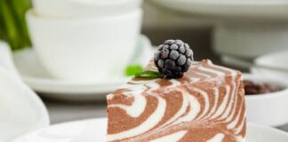 Торт “Зебра“ без выпечки: рецепт муссового угощения на праздничный стол или для семейного чаепития - today.ua
