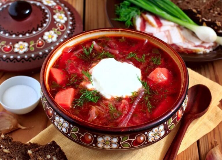 Три ингредиента, которые нужно обязательно добавить в борщ, чтобы блюдо приобрело яркий вкус - today.ua