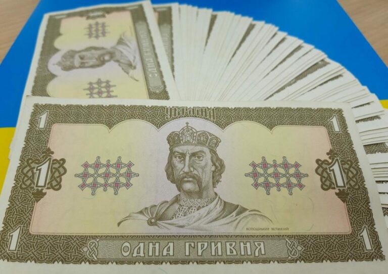 В Украине купюру номиналом 1 гривна продают за 250 долларов: что изображено на редкой банкноте    - today.ua