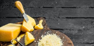 Як легко натерти сир, щоб він не збивався в грудки: три секретні способи шеф-кухарів - today.ua
