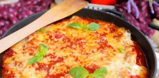 Пельмені під сирним соусом на сковороді: незвичайний рецепт швидкої вечері для всієї родини - today.ua