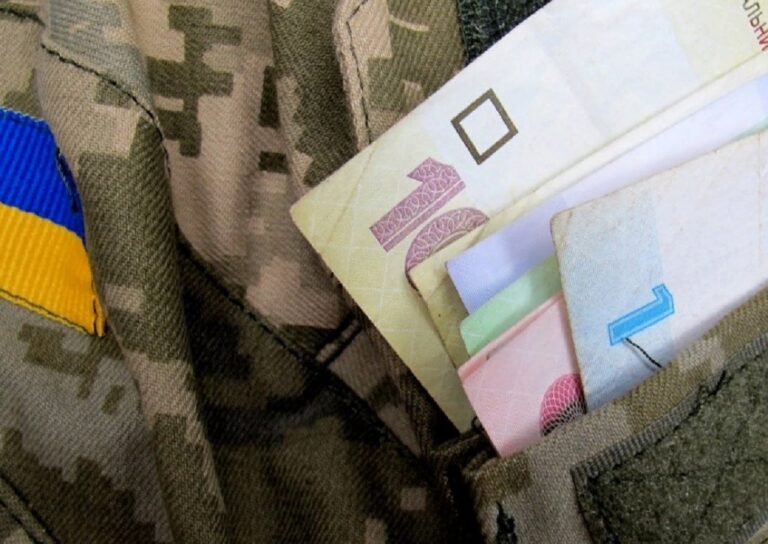 В Україні підвищать зарплати чинним та колишнім військовослужбовцям - today.ua