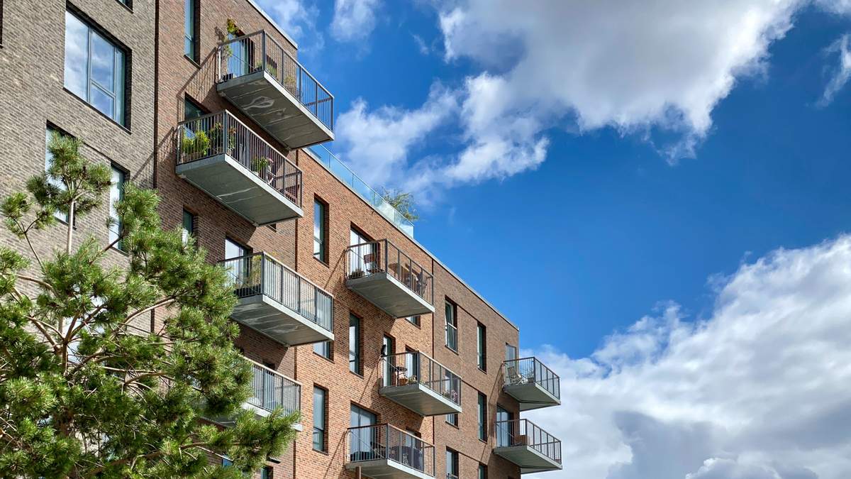 Іноземці почали активно розпродувати нерухомість в Україні: що відбувається з цінами на житло