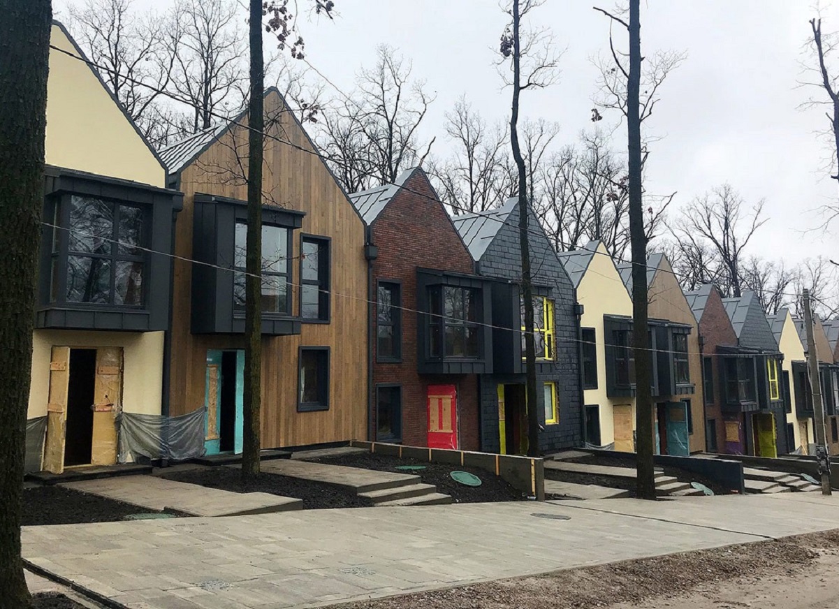 Люди виїжджають із міст та продають квартири: ринок нерухомості в Україні кардинально змінився