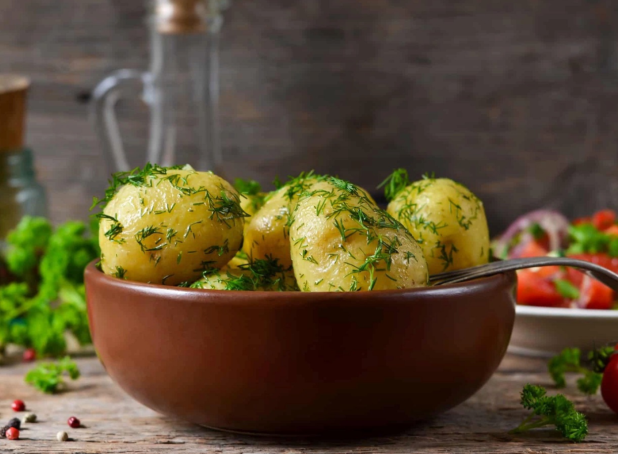 Вареный картофель получится вкусным и ароматным, если избегать трех распространенных ошибок