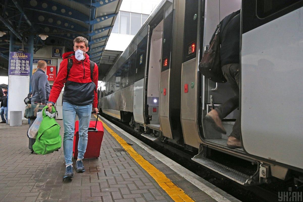 В Укрзалізниці розповіли, за яких умов можна перетнути український кордон
