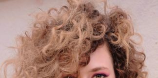 Чубчик на кучеряве волосся: стильні ідеї жіночих стрижок на весну 2022 - today.ua