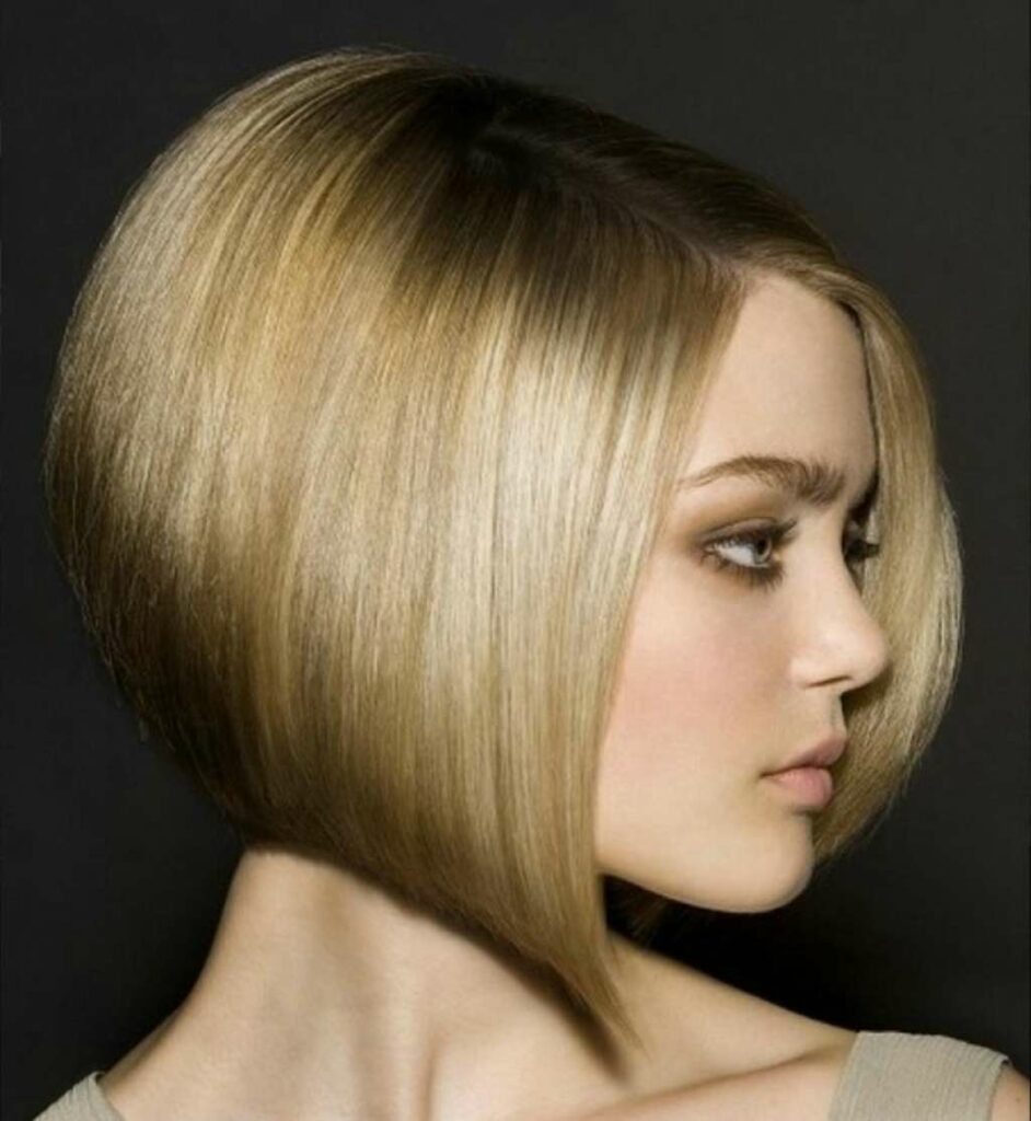 Глянцевий боб – найтрендовіша стрижка весни 2022 для волосся середньої довжини