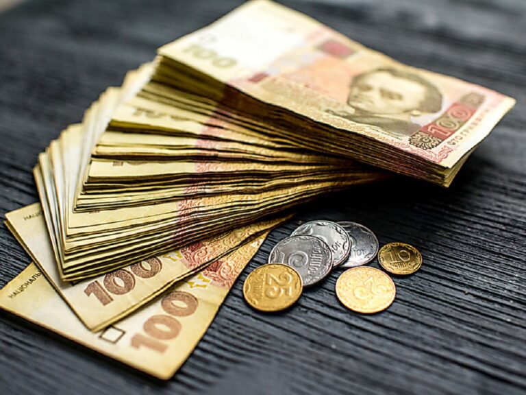 В Украине повысили зарплаты бюджетникам: кто получит увеличенные выплаты с 1 февраля - today.ua