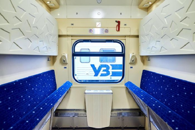 “Укрзализныця“ показала новые пассажирские вагоны с камерами видеонаблюдения и сигнализацией