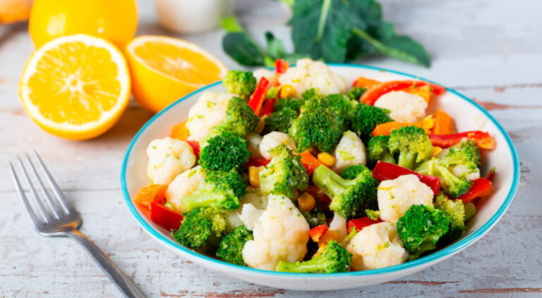Салат із трьох видів капусти: простий рецепт вітамінної страви для ефективного схуднення - today.ua