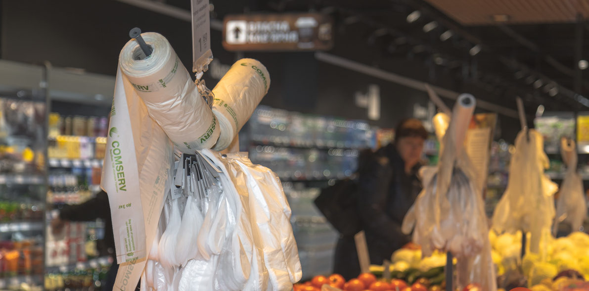 Супермаркеты АТБ перешли на биоразлагаемые пакеты, которые с марта будут запрещены  