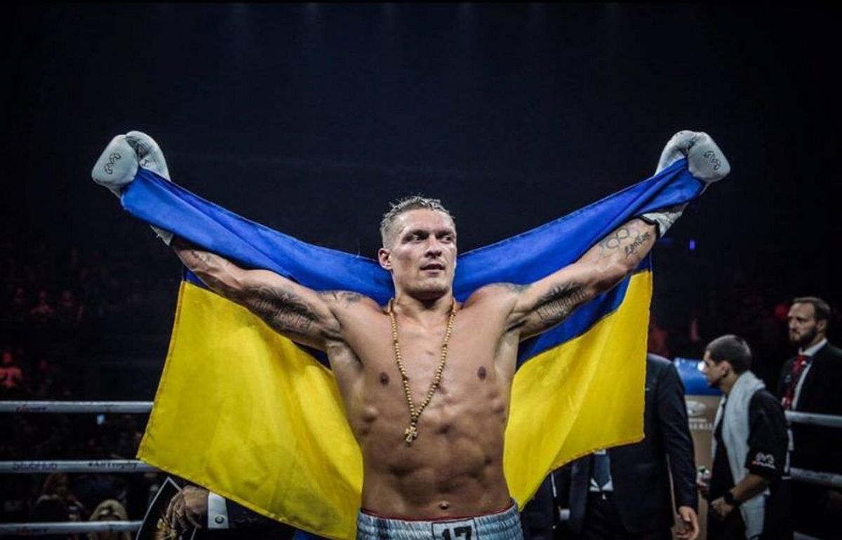 Александр Усик вернулся в Украину и обратился к согражданам