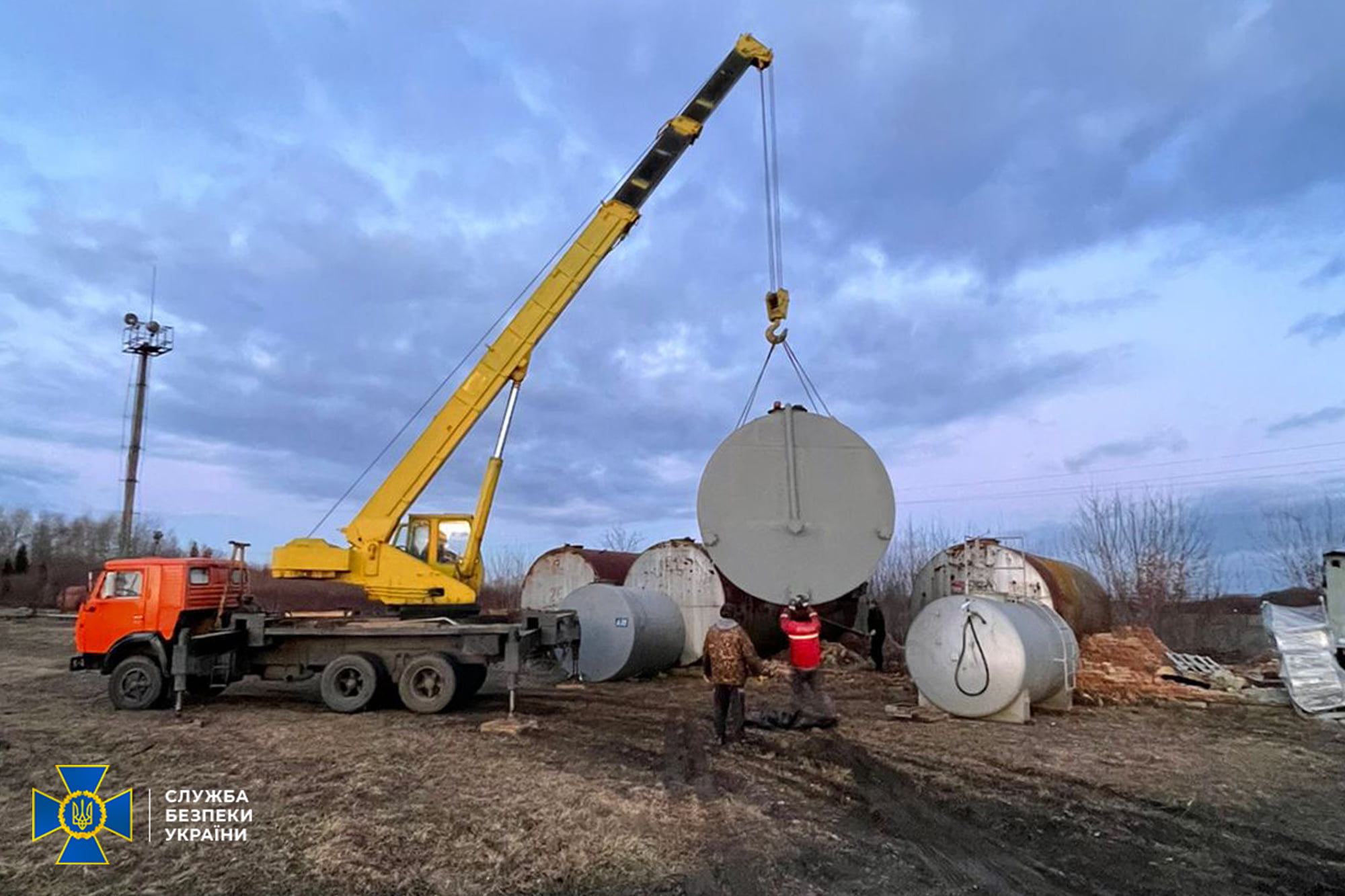 На Прикарпатті ліквідували мережу нелегальних АЗС - today.ua