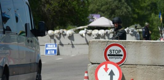 Военное положение: как водителям проезжать блокпосты - today.ua