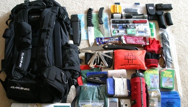 Тривожна валізка на випадок евакуації: що потрібно терміново зібрати кожному українцю