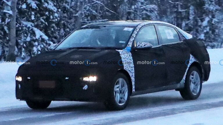 Седан Hyundai Accent нового поколения попался в объективы фотошпионов - today.ua