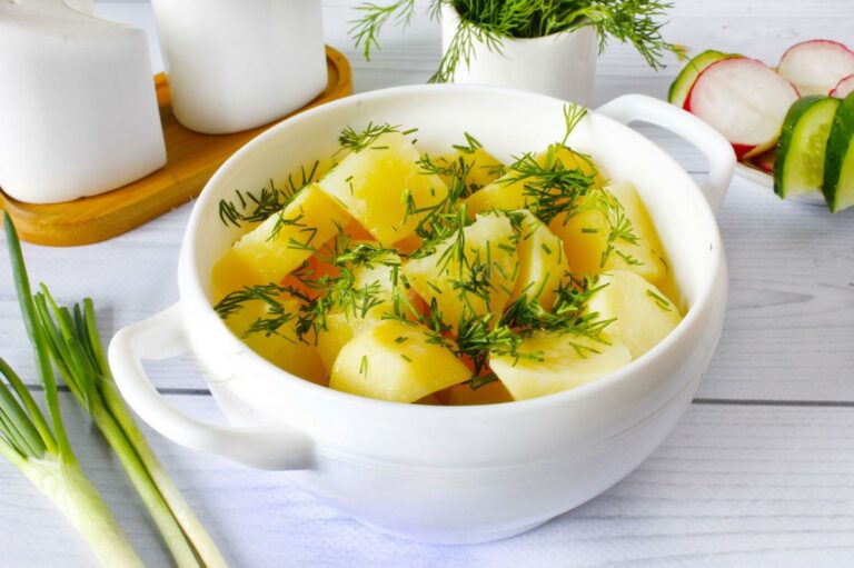 Секретный способ варки картофеля, чтобы овощ сохранил форму - today.ua