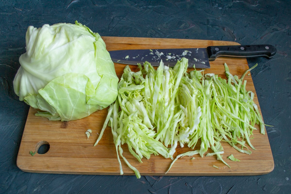 Салат из трех видов капусты: простой рецепт витаминного блюда для эффективного похудения  