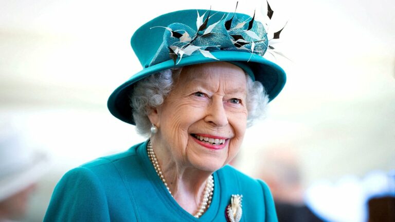 Елизавета II взошла на престол 70 лет назад: как выглядит 95-летняя королева в день своего юбилея   - today.ua