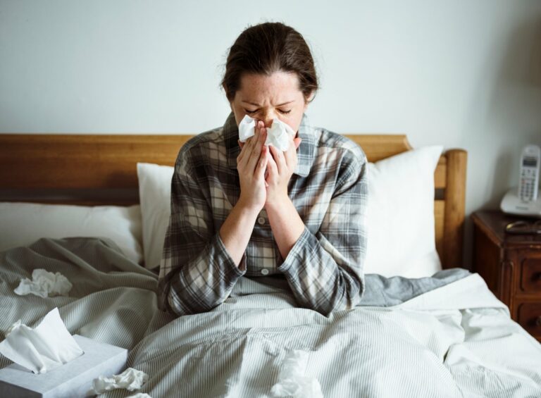 Медики назвали найперші симптоми коронавірусу “Омікрон“, які з'являються після зараження - today.ua