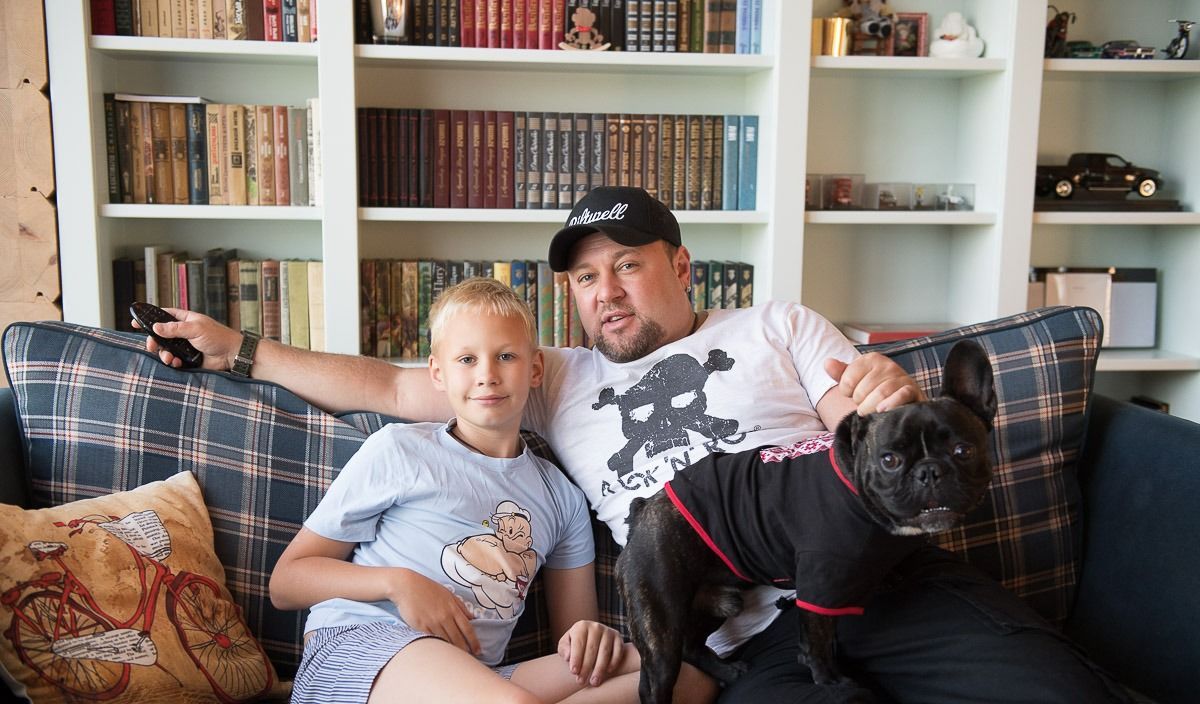 "Будь мужчиной": Александр Пикалов из “Квартала 95“ поздравил сына с 16-летием