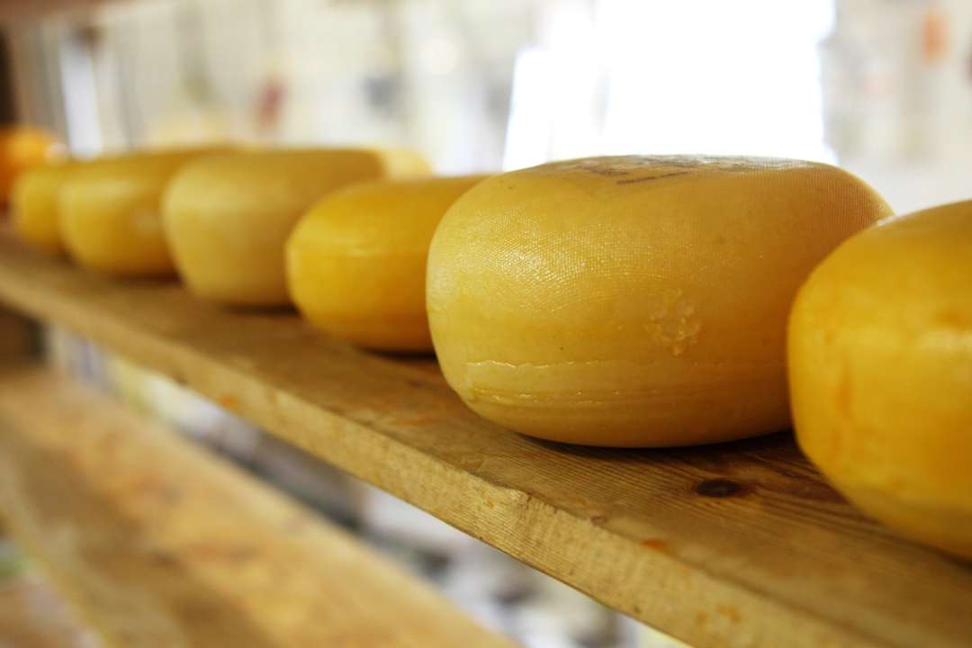 Как распознать фальсификат сыра в супермаркете: простые советы покупателям