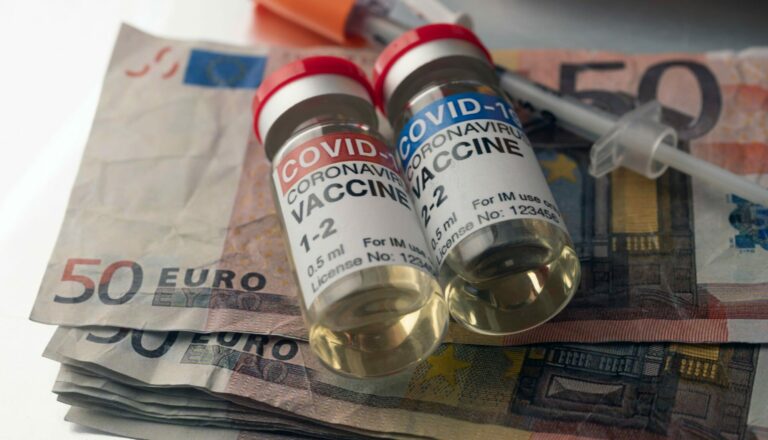 Свыше 1,8 миллиона гривен: украинцам выплатят компенсацию в случае осложнений после прививки от COVID-19 - today.ua