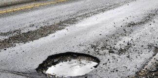 Водитель отсудил 260 тыс. гривен за ремонт из-за ямы на дороге - today.ua