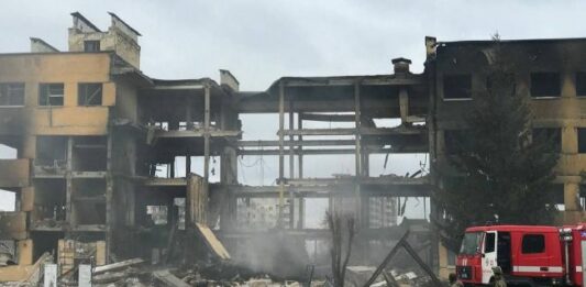 В Сети показали последствия обстрела воинской части в Ахтырке - today.ua