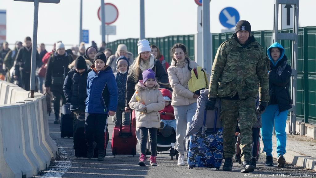 Украинским беженцам посоветовали не вывозить наличную гривну