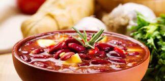 Смачний обід з консервів: рецепт наваристого супу з квасолі - today.ua