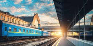 Укрзалізниця запустила додаткові евакуаційні поїзди на 15 березня: розклад маршрутів - today.ua