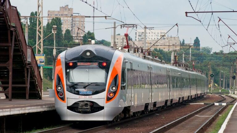 “Укрзалізниця“ запустила евакуаційні рейси на Інтерсіті+: скільки коштує проїзд - today.ua